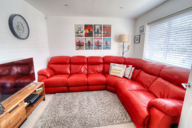 10 Springbank Road, High Wycombe photo 2