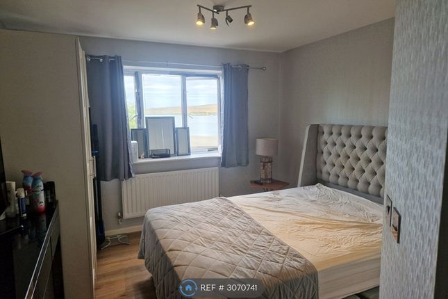 Flat, Blyth House Macarthur Close, Erith photo 2