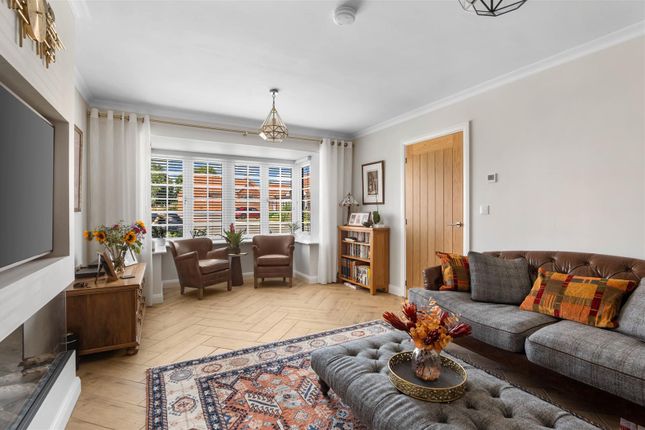 7, Barnes Close, Stratford-Upon-Avon photo 4