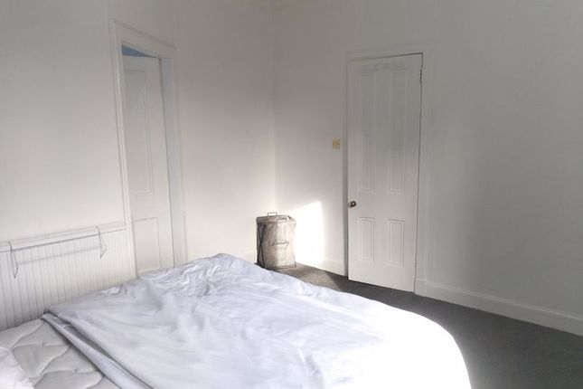 Flat 1, 6, Bank Street, Kilbirnie photo 5