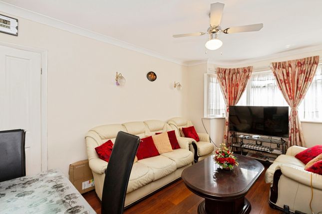 314, Fullwell Avenue, Ilford photo 4