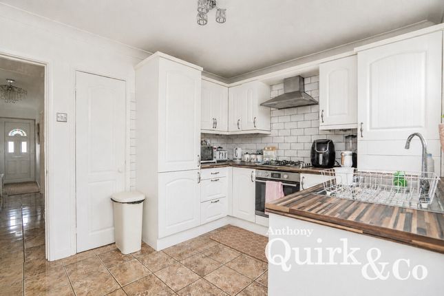 14, Brookside, Canvey Island photo 2