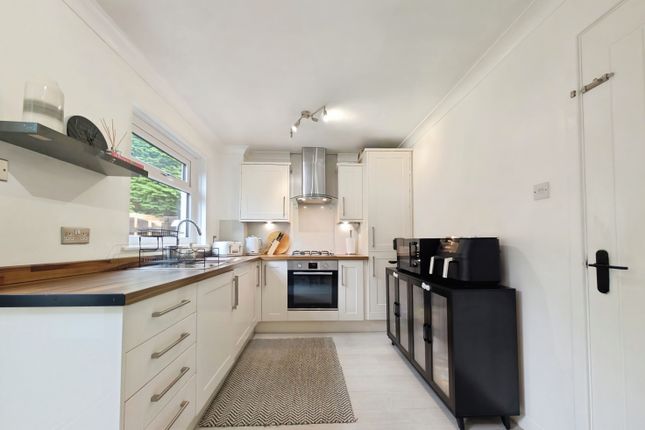 16, Holly Grove, Bellshill photo 3