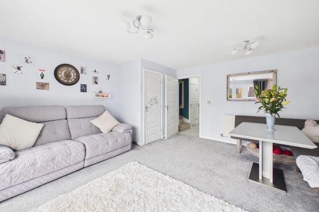 39, The Knoll, West Yorkshire photo 4