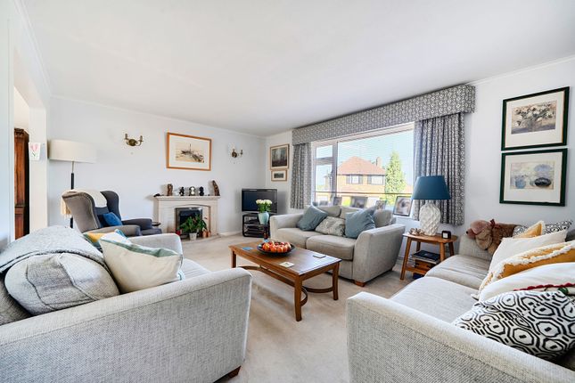 37, Wheatley Way, Gerrards Cross photo 2