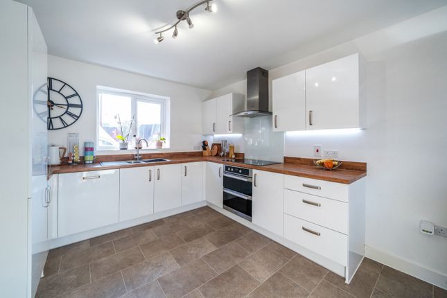 4, Springmead Avenue, Gloucester photo 4