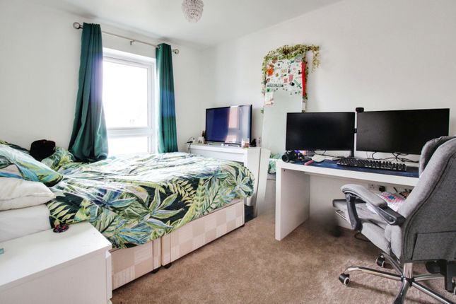 Town house for sale in Isambard Way, Swindon