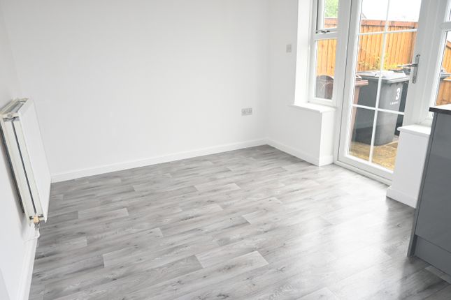 43, Tinkler Stile, Bradford photo 3