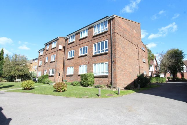 Thumbnail Flat to rent in The Avenue, Pinner