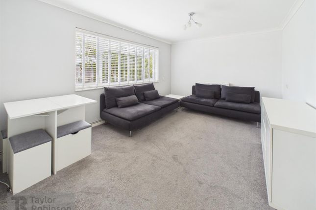 11 Albert Crane Court, Framfield Close, Crawley photo 2