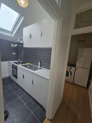 27C, Longbridge Rd, Barking photo 2