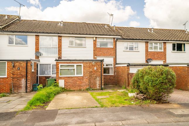 Thumbnail Terraced house for sale in The Cleave, Harpenden, Herts