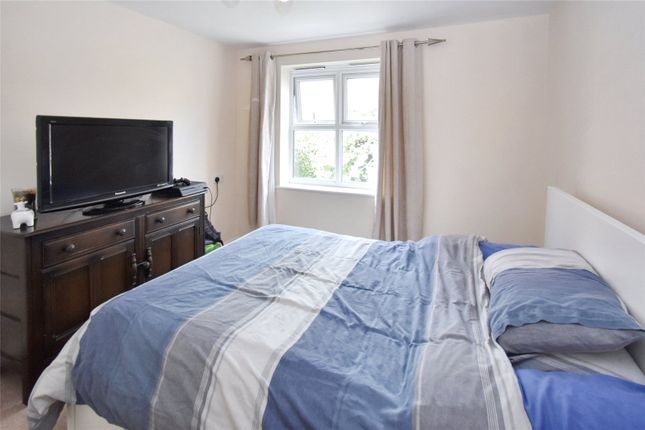 Flat to rent in Avon Court, Martingale Chase, Newbury, Berkshire