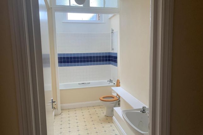 Flat 3, 2 Dolphin Passage, Dover photo 5