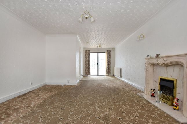 18, Churchfield Road, Leeds photo 3