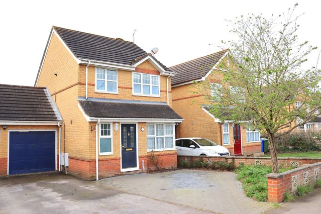 Thumbnail Link-detached house for sale in Sand Hill, Farnborough