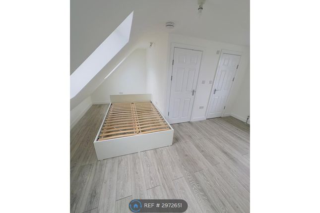 B Staines Road West, Sunbury-On-Thames photo 2