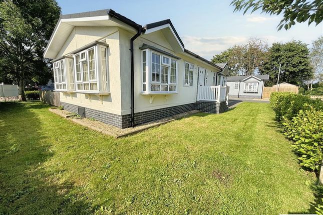 Thumbnail Mobile/park home for sale in Riverside Meadow, Newport Park, Exeter