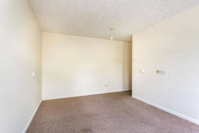 22, Celia Close, Hampshire photo 3