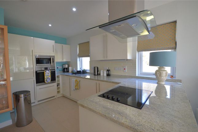 5 Wallis Court,, Wispers Lane, Surrey photo 4