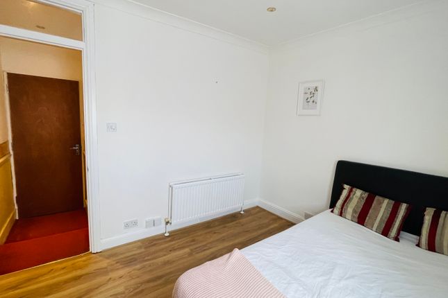 Room to rent in Rosslyn Crescent, Harrow