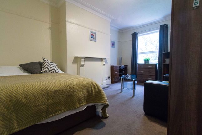 Flat to rent in St Johns Terrace, Leeds