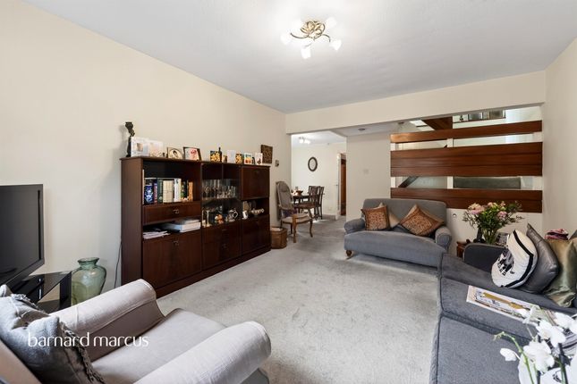 11, Caroline Close, Croydon photo 3