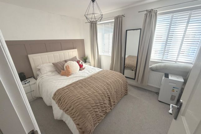 72, Jenkin Way, Doncaster photo 3