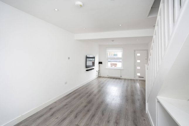 Greatham Road, Bushey photo 4
