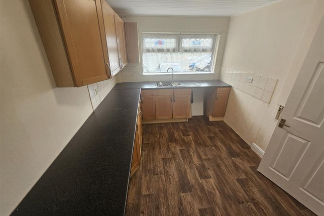 17, Dafydd Place, Barry photo 4