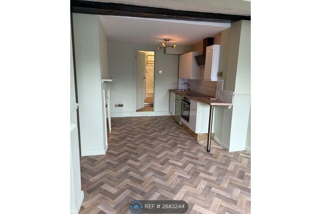 Studio flat on Cowbridge, Hertford, £1,200/mo