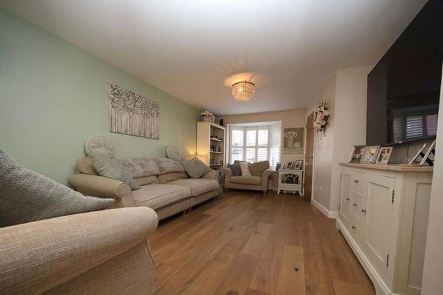 53, Wetherby Close, Stevenage photo 2