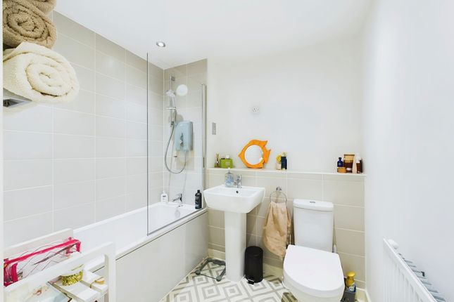 Flat for sale in Constantine Drive, Cardea