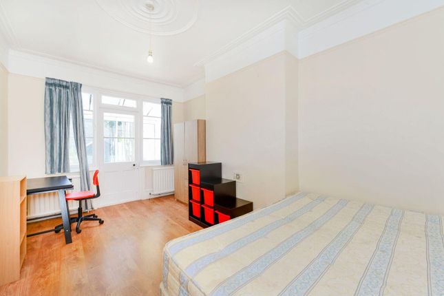 13, St. Georges Avenue, London photo 5