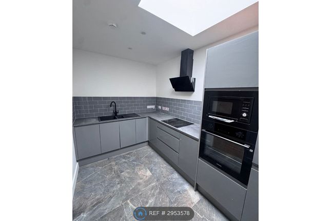 A High St, Pensnett, Brierley Hill photo 4