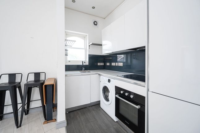 Alvington Crescent, Dalston photo 2
