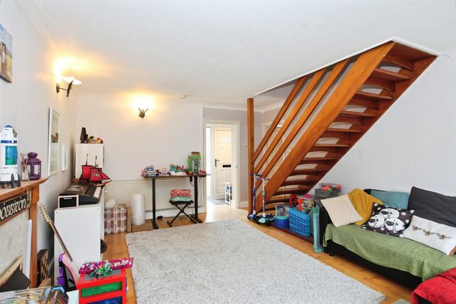22, Ravensbrook, Cardiff photo 3