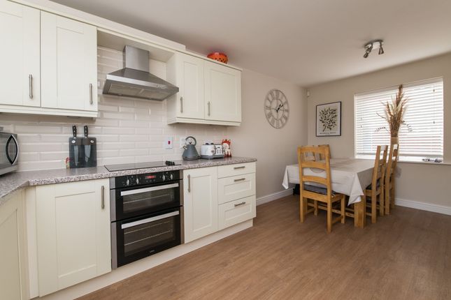 28 Southbrook Meadow, Exeter photo 4