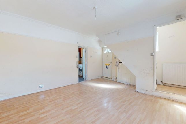 25, Alleyndale Road, Dagenham photo 3