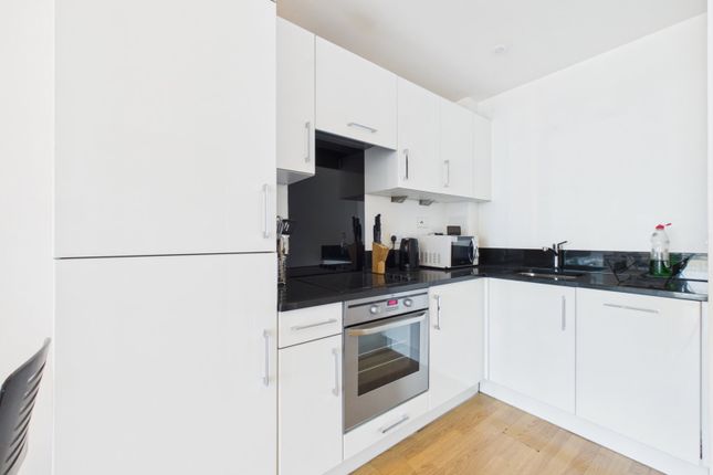 Marina Point East,Apartment 78, Dock Head Road, Chatham photo 3