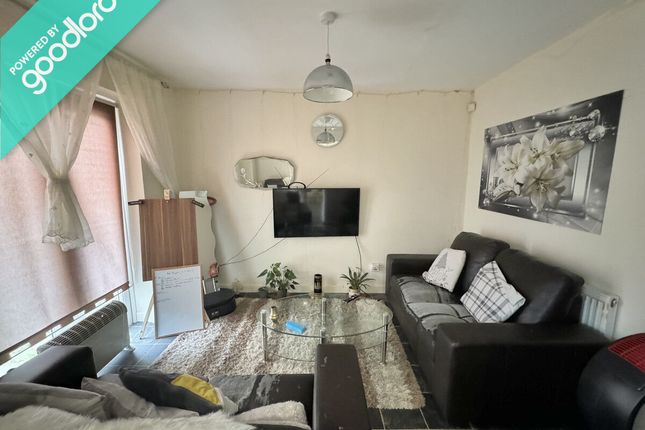 Room to rent in Holme Street, Hyde
