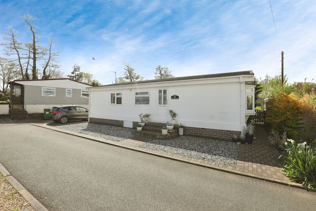 Mobile/park home for sale in Wootton Hall, Wootton Wawen, Henley-In-Arden