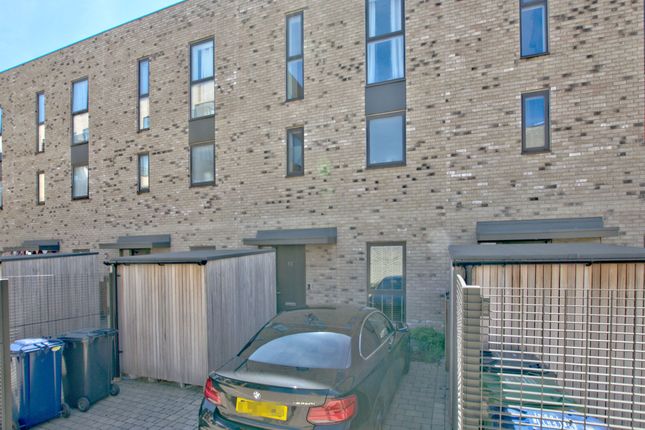 Nine Wells Road Trumpington Cambridge Cb2 3 Bedroom Town House