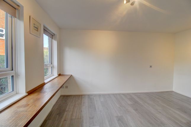 9, Markham Road, Dorking photo 4