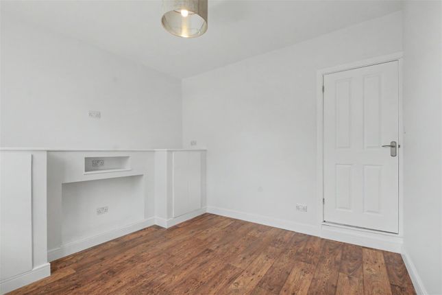 11, Andrew Avenue, Derbyshire photo 4