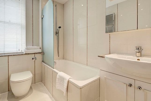 Flat 14, 39 Hill Street, Mayfair, London photo 5