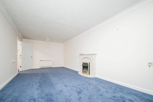 Flat 50, Imperial Court, Marine Parade West, Clacton-On-Sea photo 4
