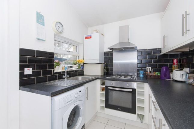 Flat A, 7, Foulser Road, London photo 3