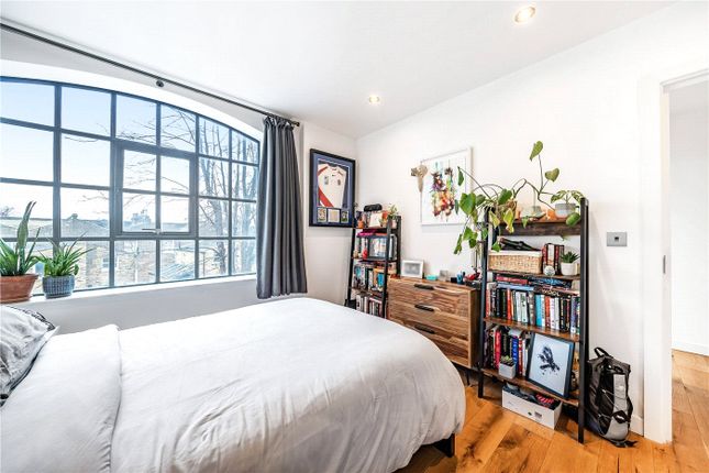 Flat for sale in Hatcham Park Mews, New Cross, London