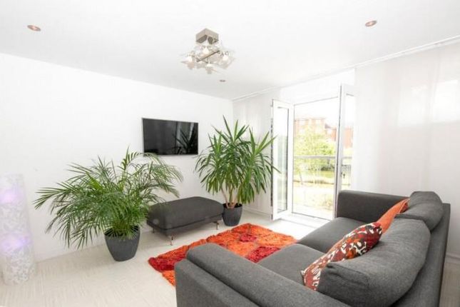 00, The Moorings, Coventry photo 3